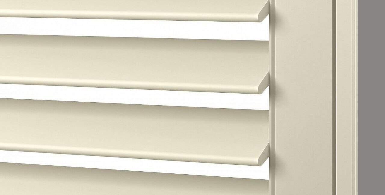 Bright beige horizontal window blinds with adjustable slats, ideal for controlling light and airflow in residential or office spaces.